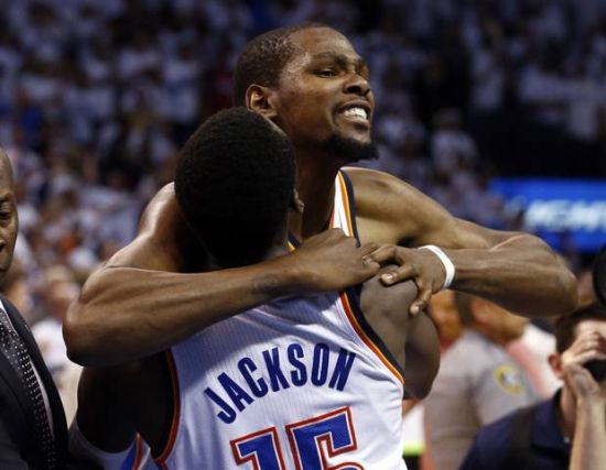 在禁区内与 在禁区内与