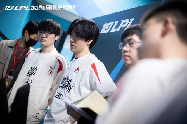 给球队传达 给球队传达