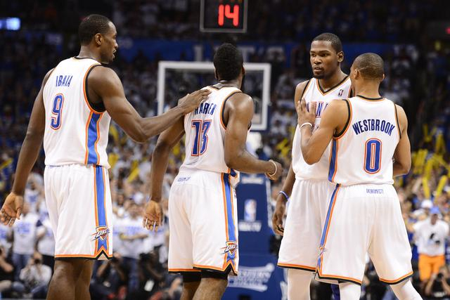 两翼传中频 两翼传中频